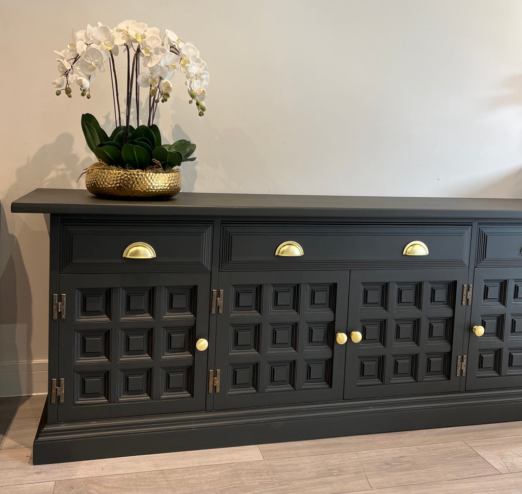 Sideboard – Timeless Elegance