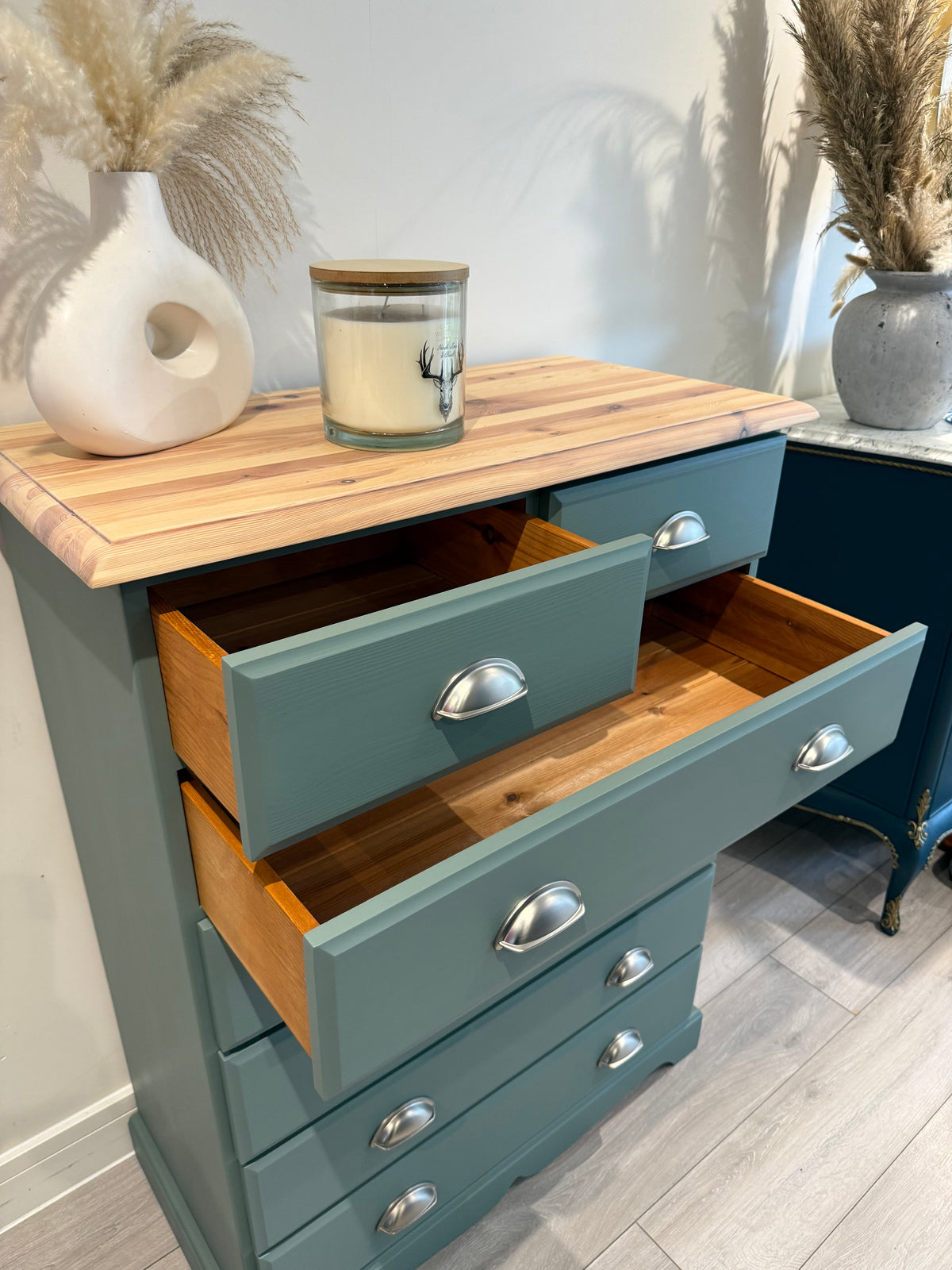 Chest of drawers