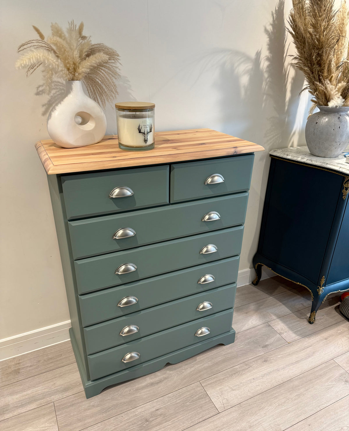Chest of drawers