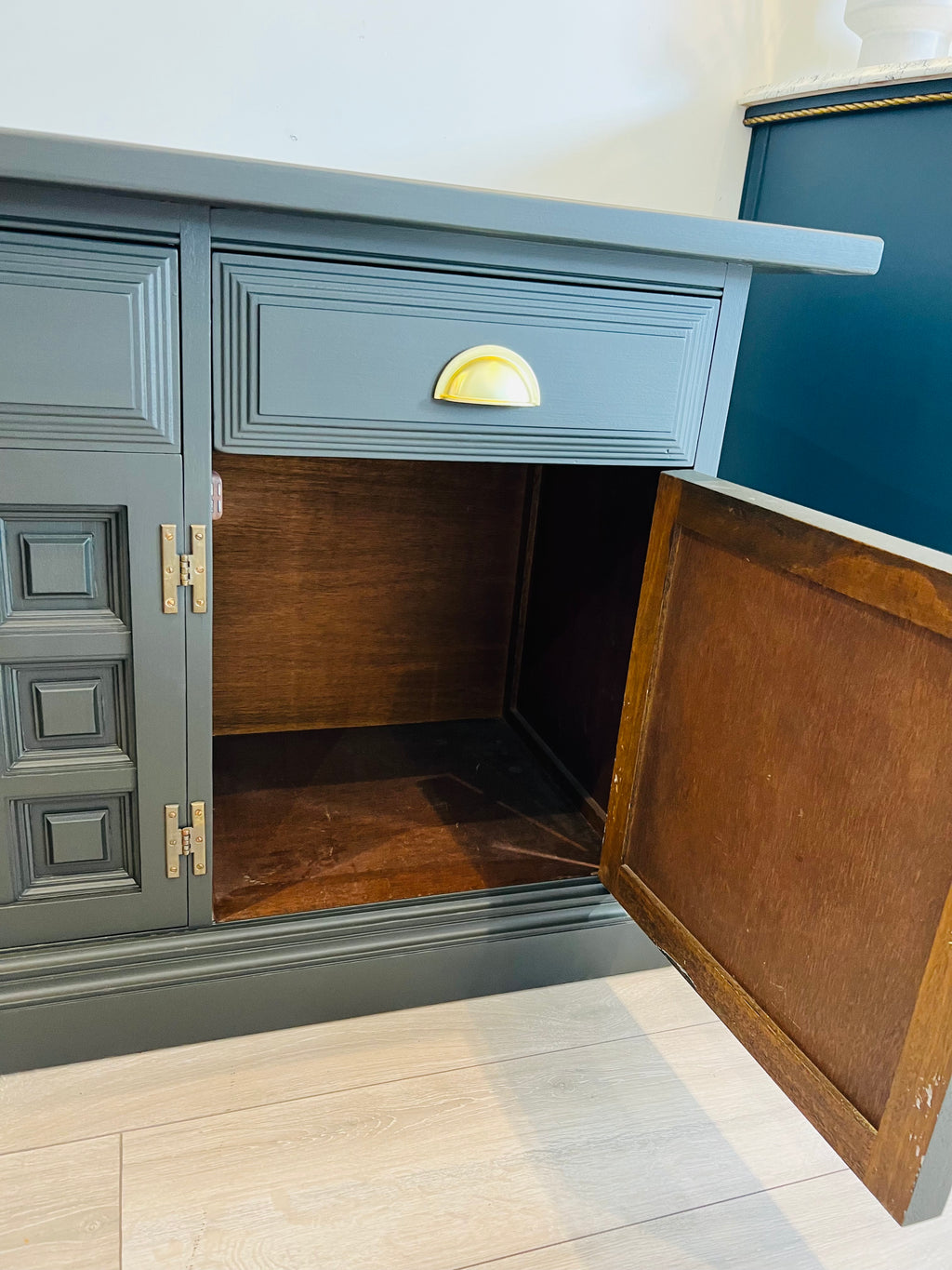 Sideboard – Timeless Elegance