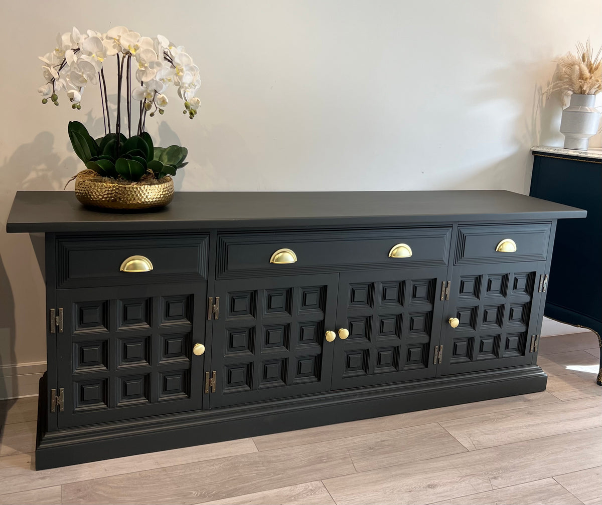 Sideboard – Timeless Elegance