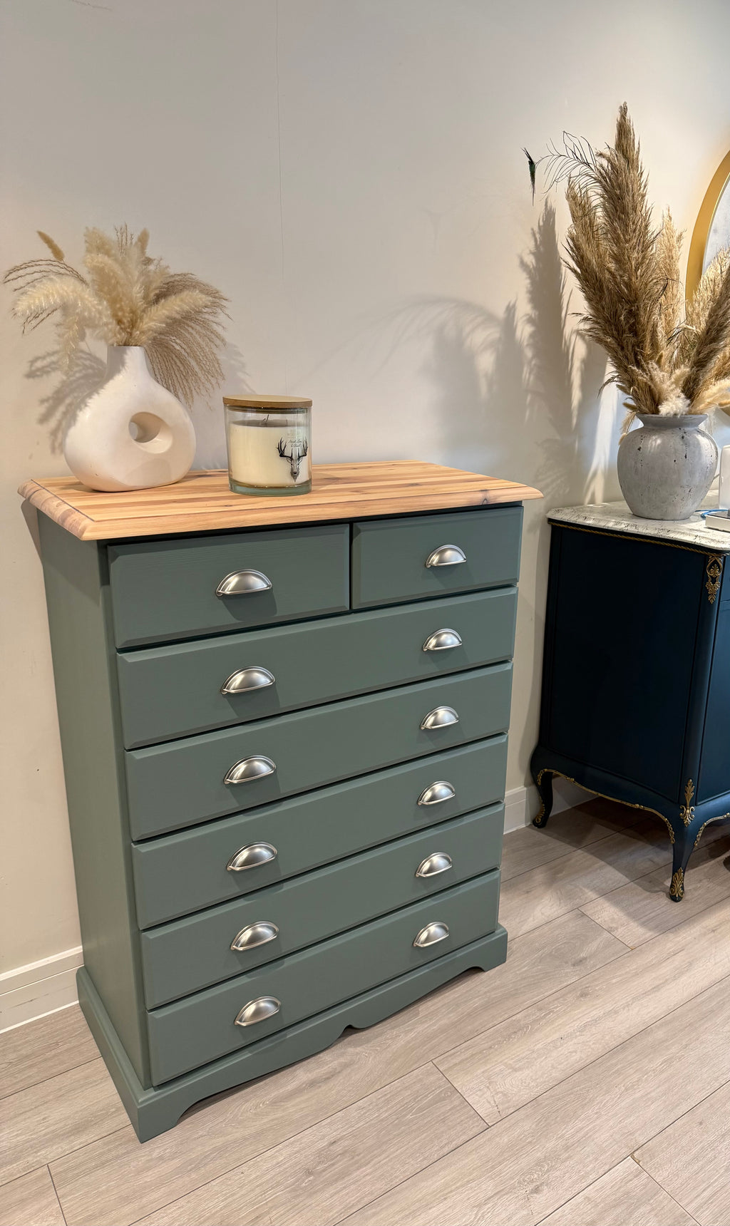Chest of drawers