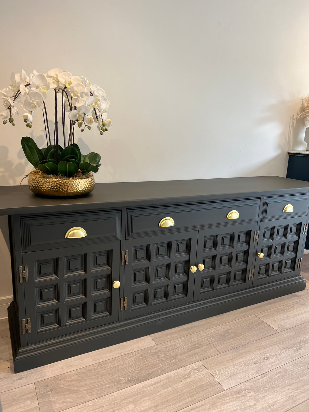 Sideboard – Timeless Elegance