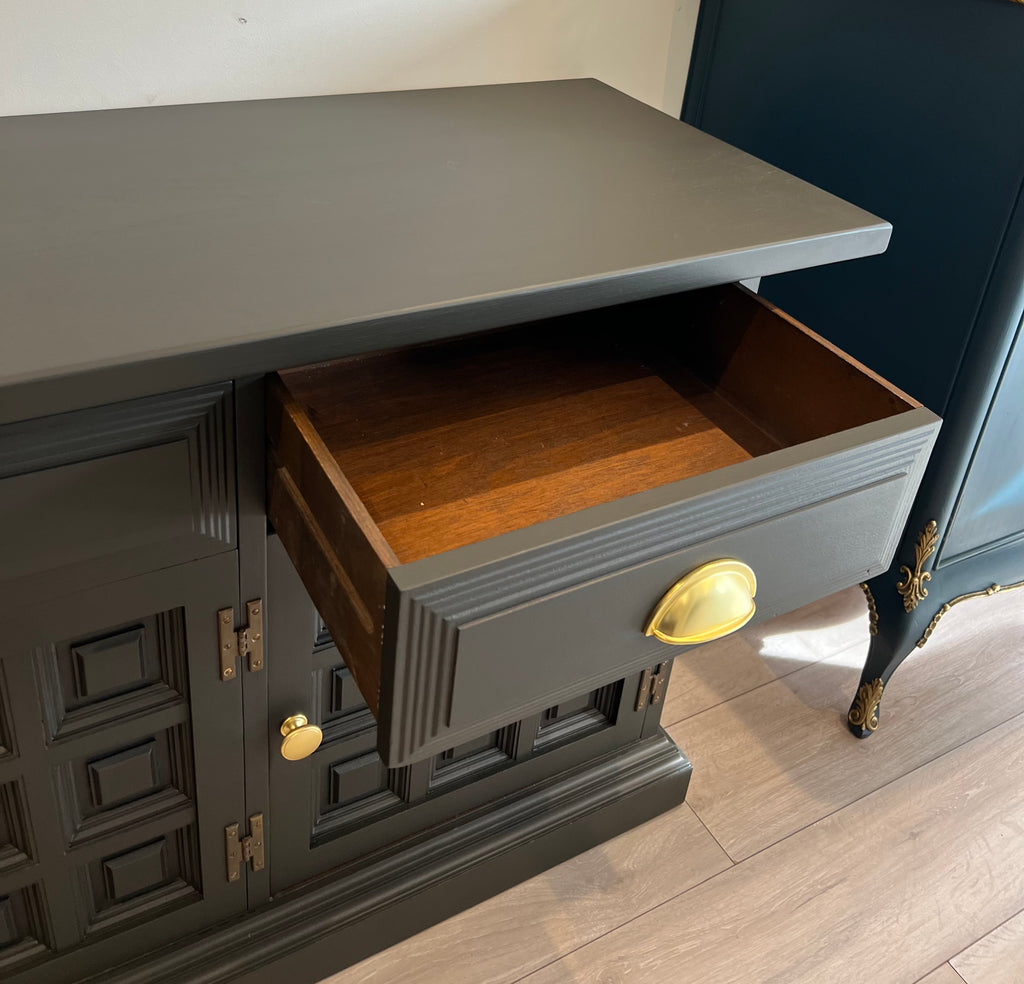 Sideboard – Timeless Elegance