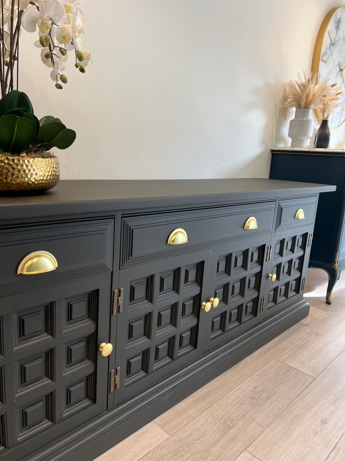 Sideboard – Timeless Elegance