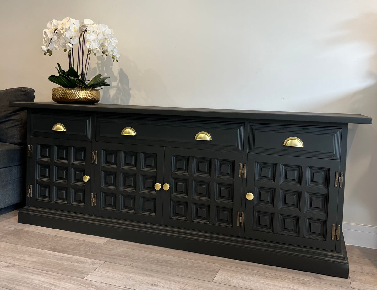 Sideboard – Timeless Elegance